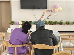 當你老到忘了世界，我該拿什么來愛你